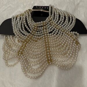 Luxurious Gold and Pearl Statement Necklace